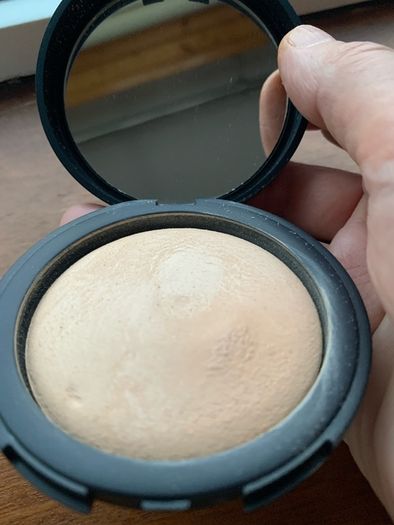 Champagne Powder Highlighter