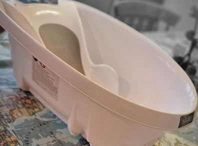 Aqua scale baby bath