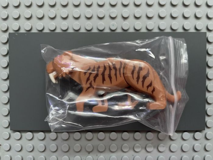 lego animal Cat, Large (Saber-Toothed Tiger) with Light Yellow Eyes, Long Teeth and Reddish Brown Stripes Pattern