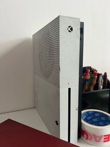 Xbox one s turns off