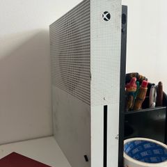 Xbox one s turns off