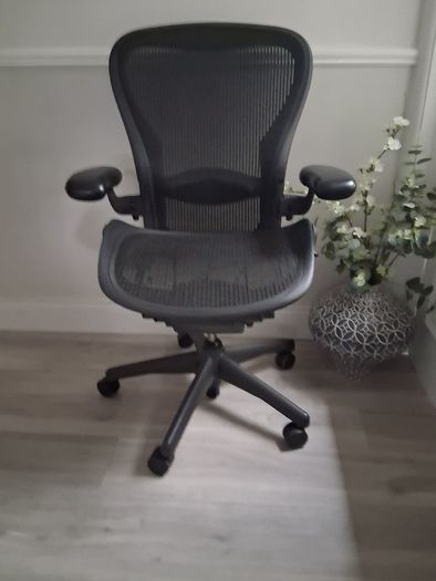 Herman Miller Classic Aeron Size C Ergonomic Chair