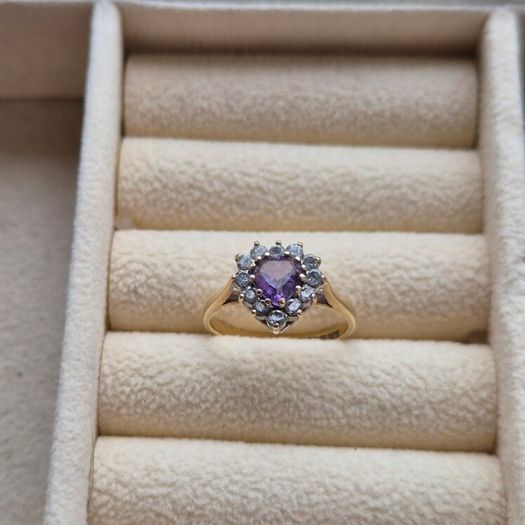 Ring 9k 375 Gold heart/shaped  with purple amethyst and CZ stones  size L