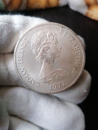 1972 Cayman Islands Silver 25 Dollars Coin