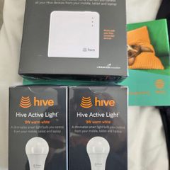 Hive hub and 2 bulbs