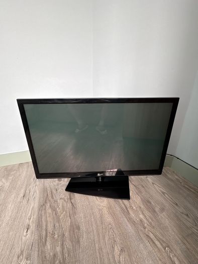 LG Flat Screen TV