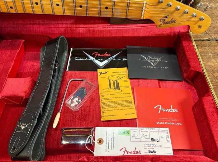 Fender Postmodern Journeyman Stratocaster 2023