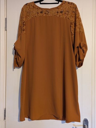 Beautiful lace effect floral midi dress
