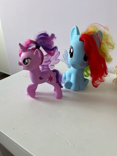 Ponies x2 and Dolls heads x2
