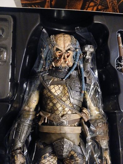 Hot toys Predator 2 (Elder predator) 1/6 scale