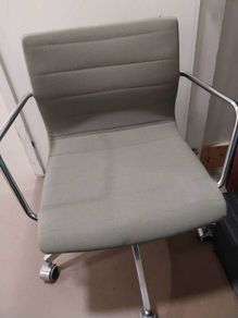 Excellent condition office chairs olive green in colour..