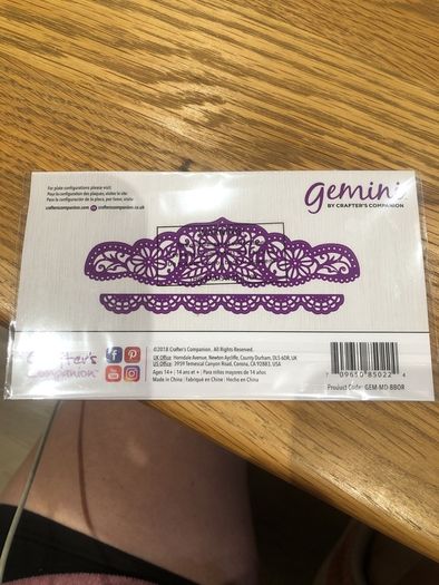 2 piece die set Blossoming borders