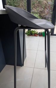 2 bar stools