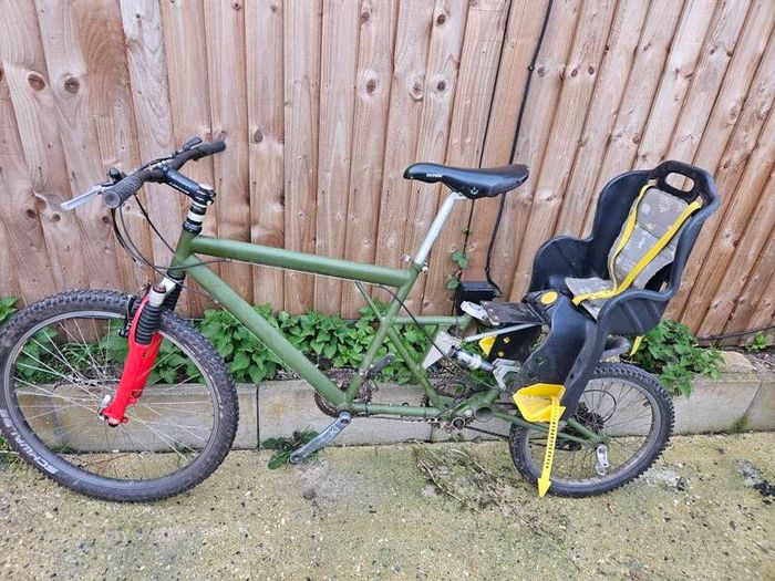 Long tail cargo bike