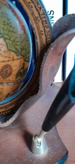 desk  pen globe