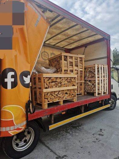 Isuzu 7.5 tonne Curtain sider with taillift