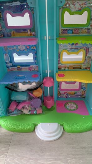 Gabby's Purrfect Dollhouse with Figures & Accessories - Excellent Condition
