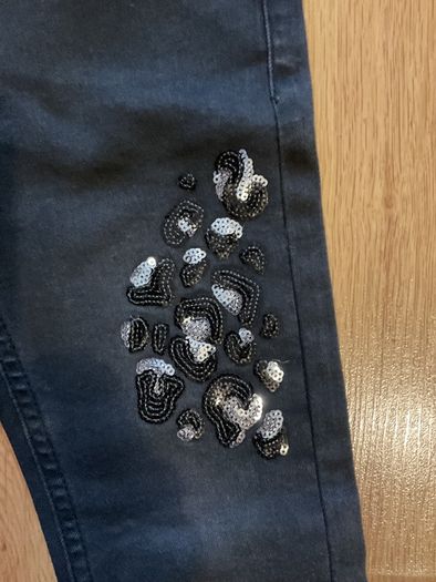 Girls beautiful skinny Denim trousers with sequins 6-7years Brand New