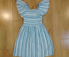 Dunnes Stores white/blue stripped dress (5-6y)
