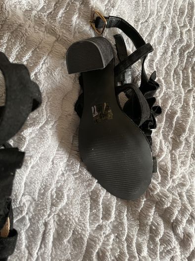 High heels black sandals