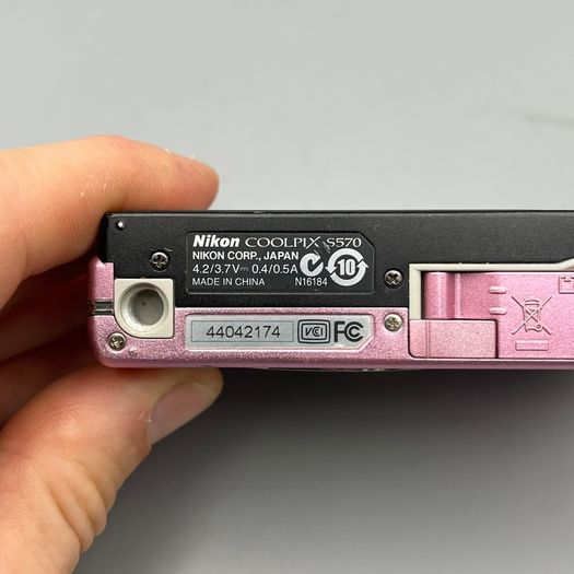 Nikon Coolpix S570 12MP Digital Camera Pink - Full Kit