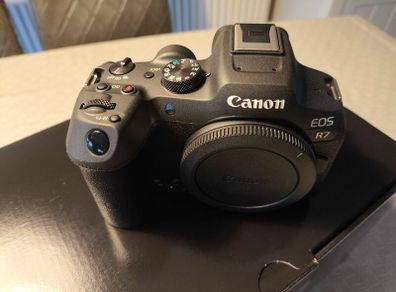 Canon R7 New