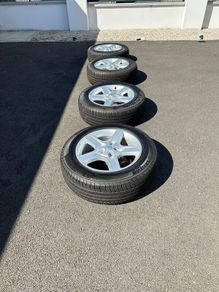 Land Rover Defender 20" Genuine Alloy wheels
