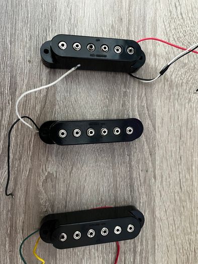 Assortment of Fender Stratocaster pickups - Duncan + G&L
