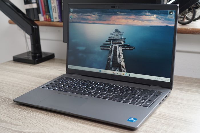 Dell Latitude 3550 15.6" | i5-1335U | 16GB | 256GB