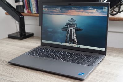 Dell Latitude 3550 15.6" | i5-1335U | 16GB | 256GB