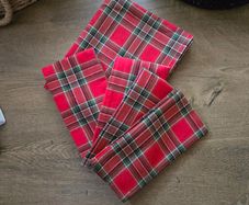 Christmas napkins + runner