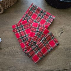 Christmas napkins + runner