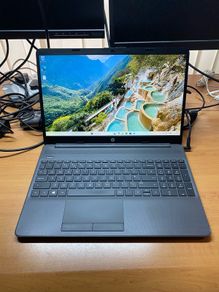 HP Laptop Ryzen 5  8/256 windows 11