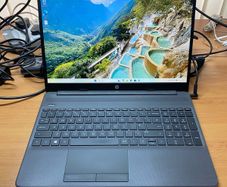 HP Laptop Ryzen 5  8/256 windows 11