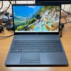 HP Laptop Ryzen 5  8/256 windows 11