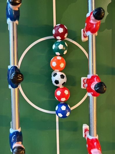 Fussball Table +  6 balls