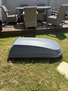 Car roof box