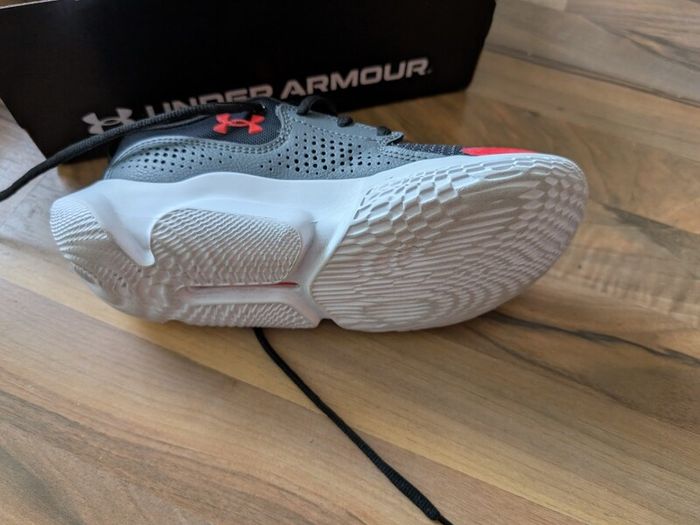 Under armour junior basketball shoes Size 4,5