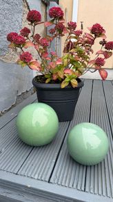 2 garden ornaments