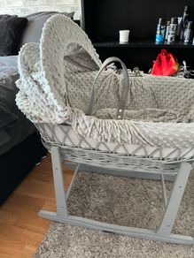 Moses Basket with rocking stand