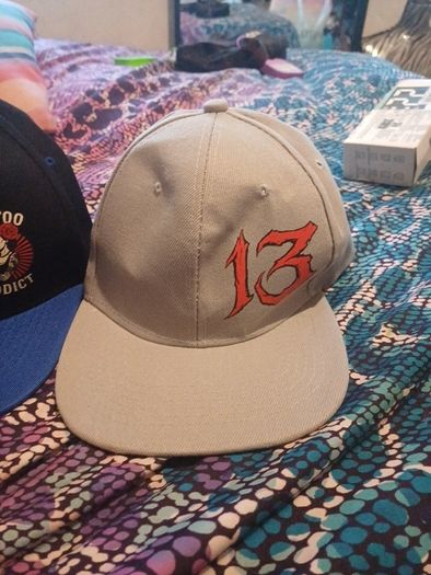 1 man utd baseball cap,,2 snapback caps 13e each or 3 for 30