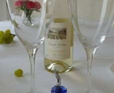 A pair. 2 x Vintage Wine Glasses. Geometric patterned elegant wine glasses. FREE Stopper.