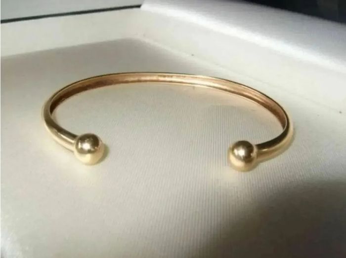 Hallmarked 9ct Gold Unisex Bangle