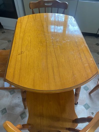 Dining table and 4 chairs. Very good condition