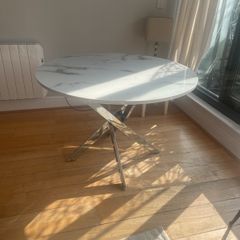 Round Dining table