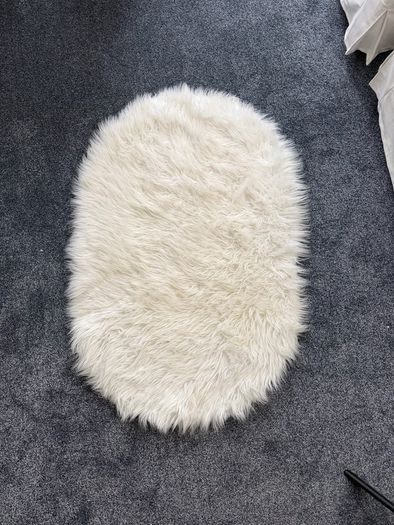 faux fur white rug