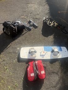 Kitesurfing set: 2 Liquid Force kites, 2 bars, Xenon board, Mystic harness, 2 trainer kites