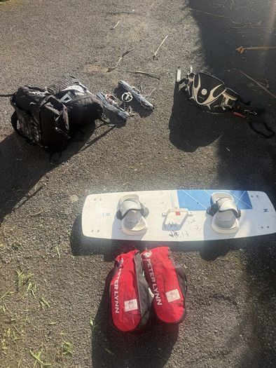 Kitesurfing set: 2 Liquid Force kites, 2 bars, Xenon board, Mystic harness, 2 trainer kites