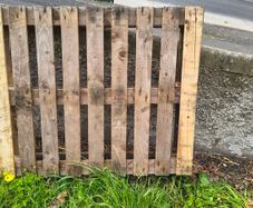 1 Free wooden pallet