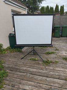 projection screen 1m high 1.3m wide folding